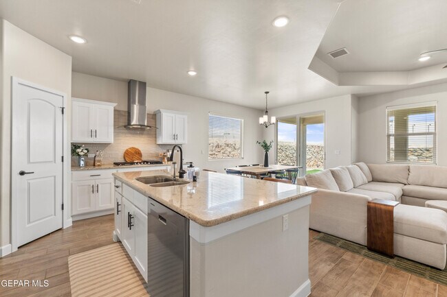 Building Photo - 828 Paseo Solar Dr