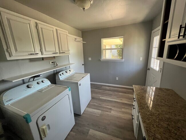 Building Photo - 506 Demya Dr