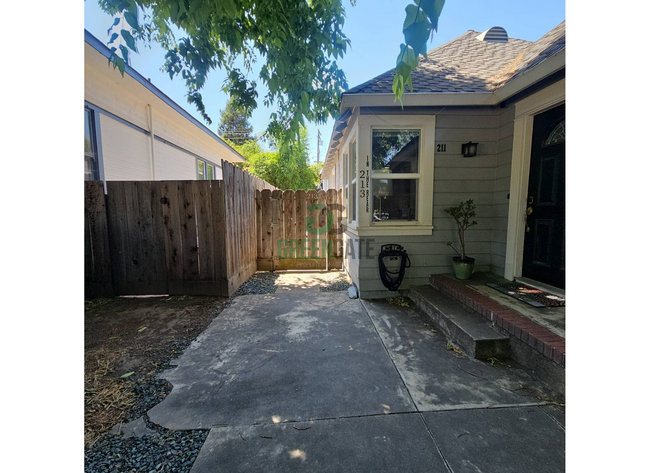 Primary Photo - Gorgeous 1 Bedroom, 1 Bathroom Home Availa...
