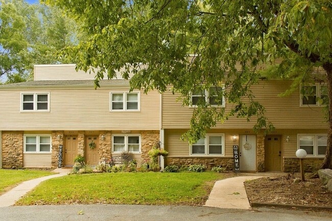 Building Photo - Timbernest Town Homes