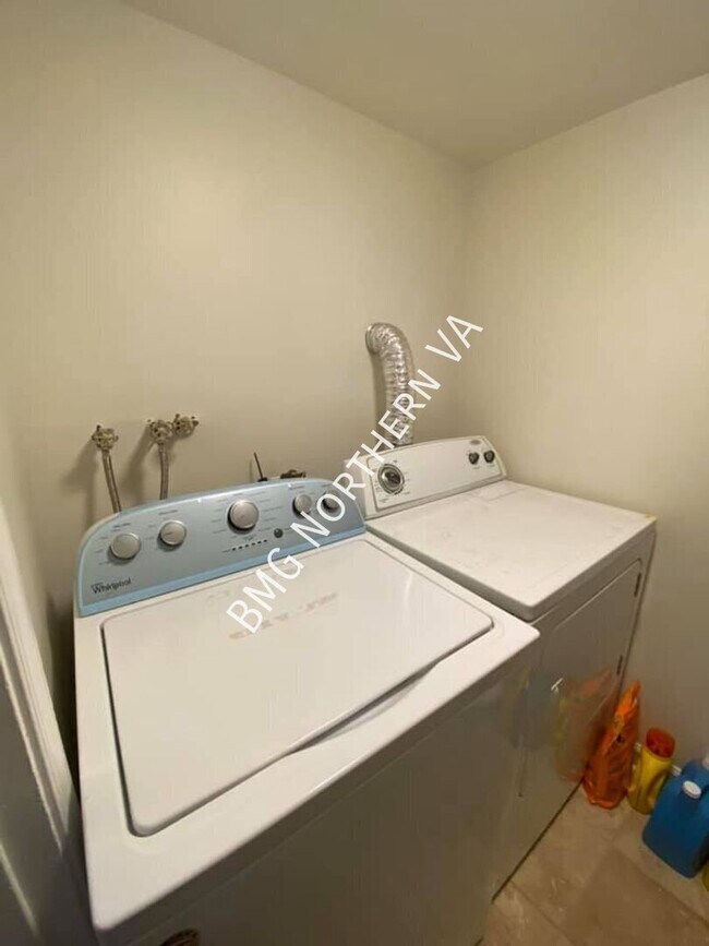 Building Photo - 3866 Manzanita Pl