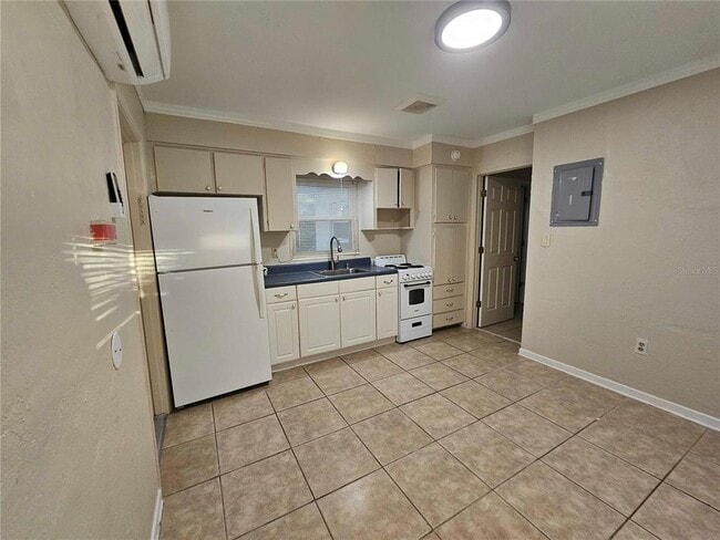 Building Photo - 5311 Davisson Ave