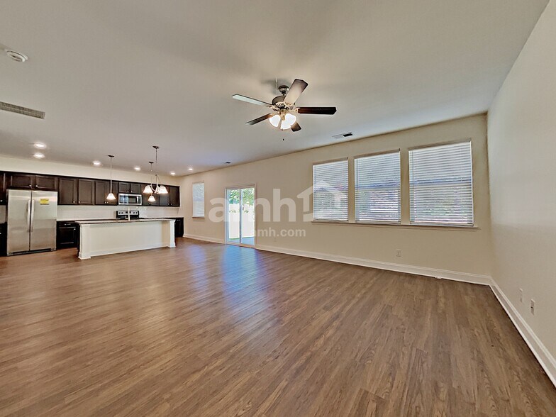 Building Photo - 124 Lindridge Dr