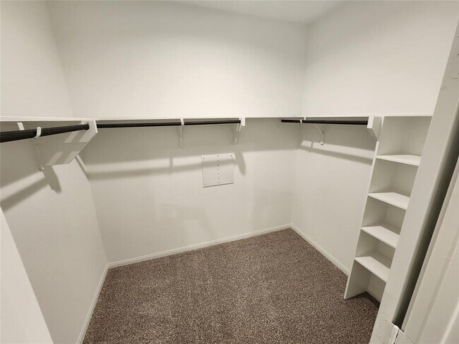 Building Photo - 1606 Happy Vly St