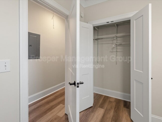 Building Photo - 400 Sumter St