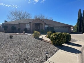 Building Photo - Golf Course Neighborhood
