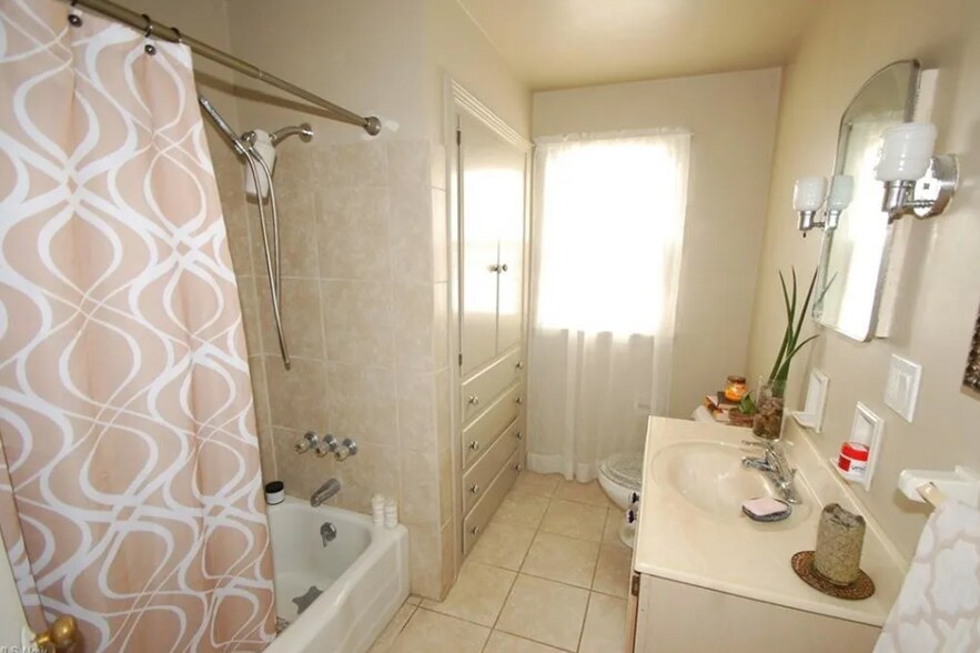 Primary Photo - 407 Old Shay Ln