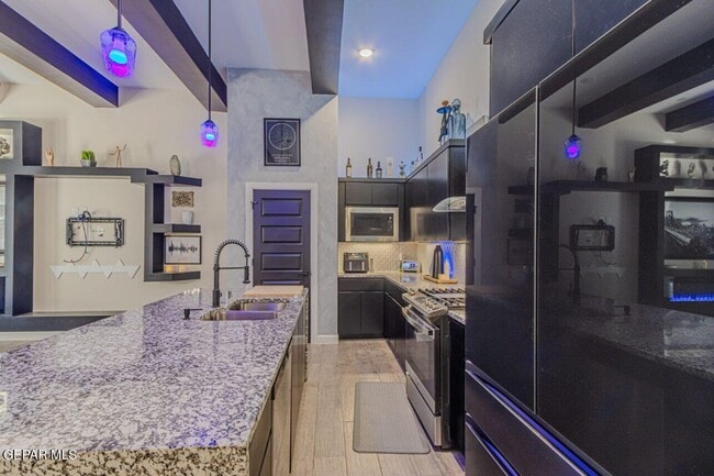 Building Photo - 273 Hunstanton St