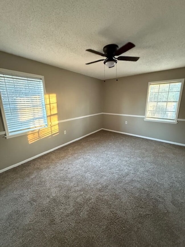 Building Photo - Renovated 3 Bedroom 2 Bath Home on 2 Acres!