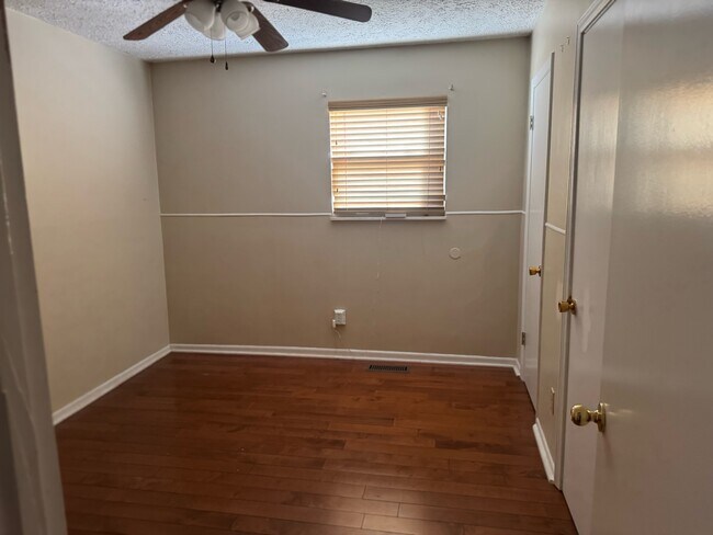 Building Photo - 2849 Gardenia Dr SE