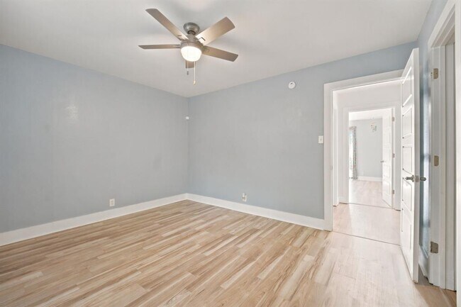 Building Photo - 5332 Balcones Dr