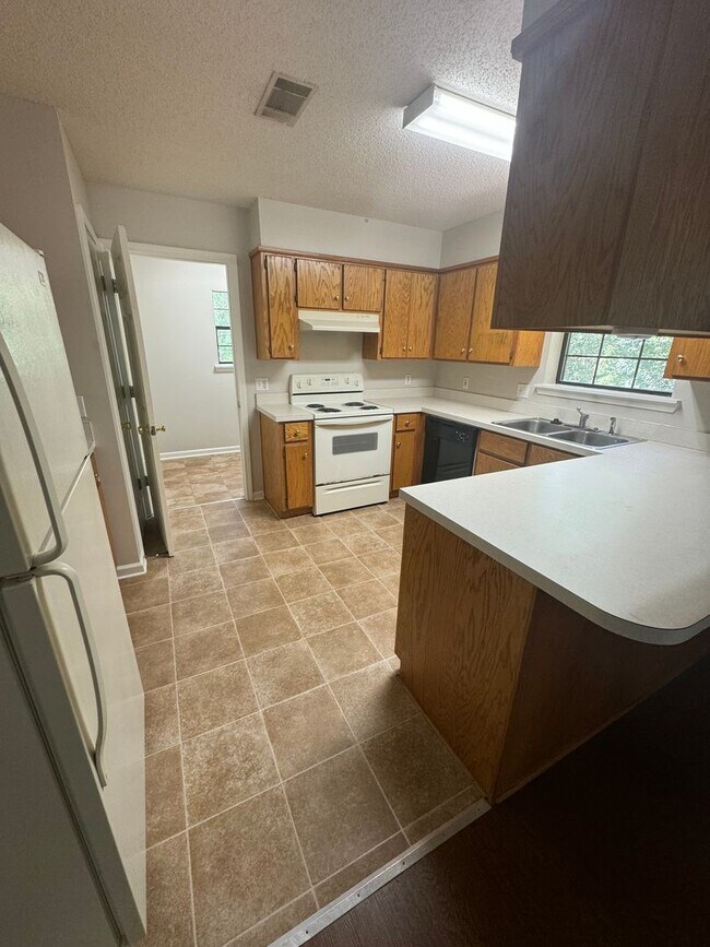 Building Photo - 612 Optimistic-Park Place