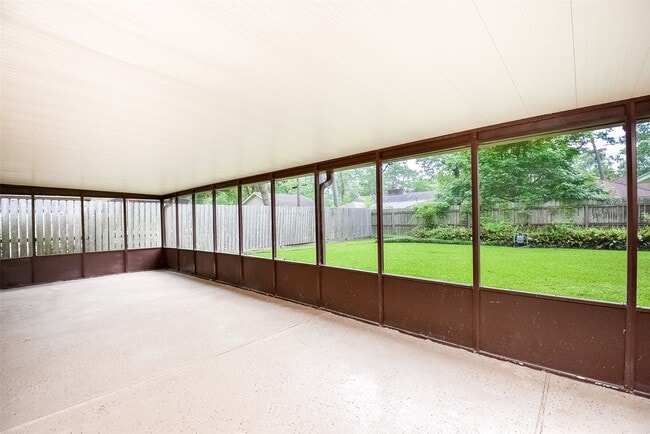 Building Photo - 2910 Colonial Dr