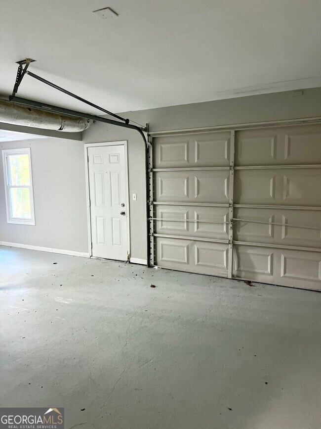 Building Photo - 3990 Rocmar Dr