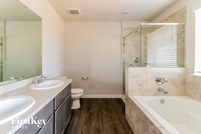 Building Photo - 14705 Country Club Dr