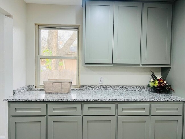 Building Photo - 1847 N Allen Ln