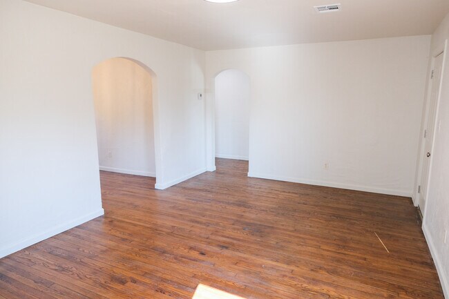 Building Photo - 1537 NE 20th St