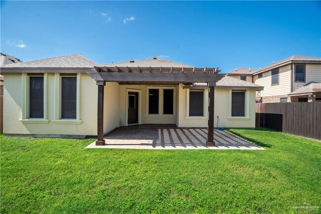 Building Photo - 308 Benites St