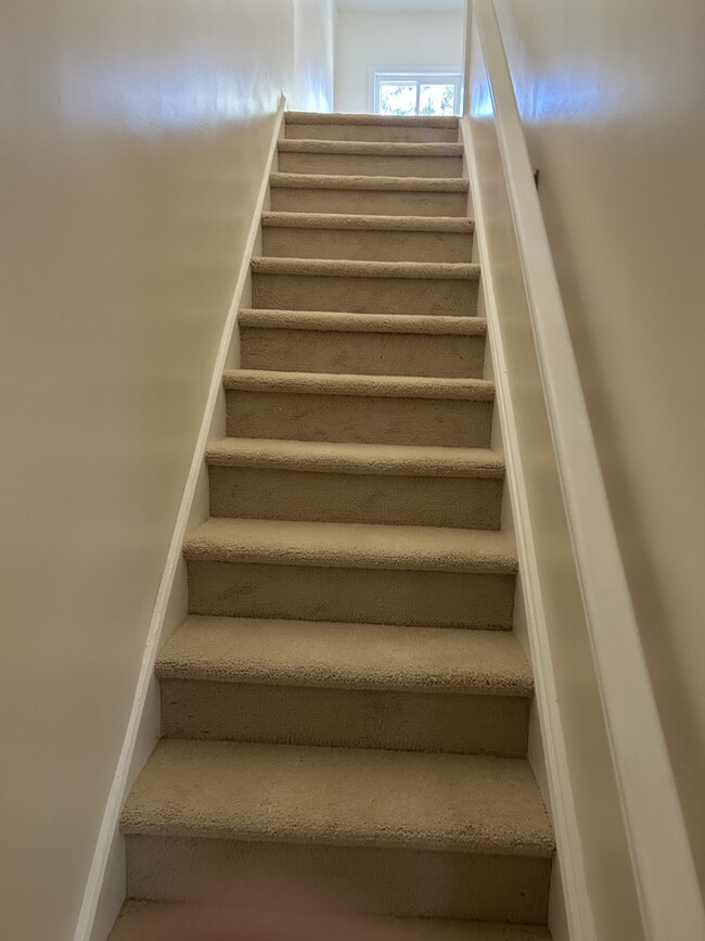 steps leading to 3rd floor living space. - 3807 PA-378