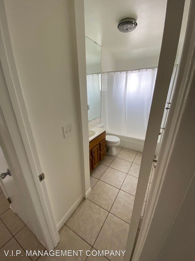 Building Photo - 2 br, 1 bath House - 740 W. Hemlock St