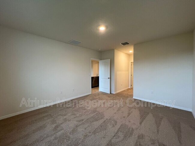 Building Photo - 2711 Rowan St