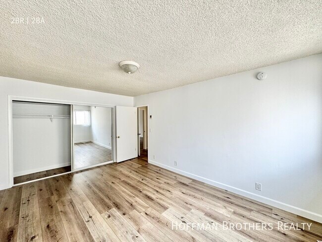 Building Photo - 1420 Rexford Dr