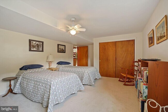 Building Photo - 6425 Noble Dr