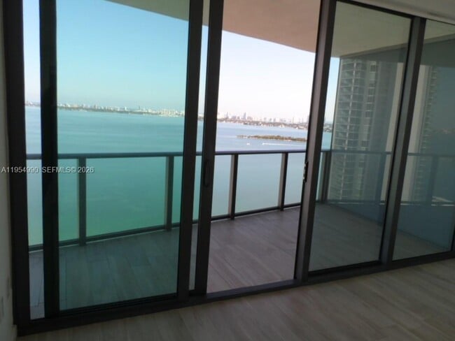 Building Photo - 460 NE 28th St