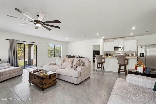 Building Photo - 543 Old Country Rd S E