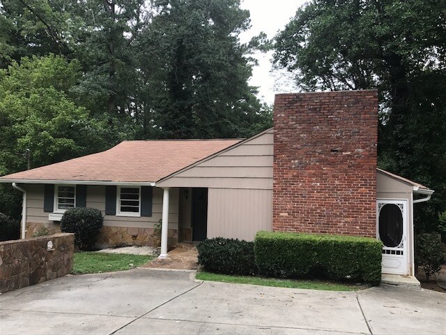 Front of home - 633 Clairmont Cir