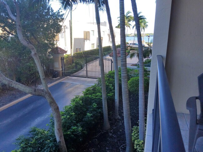 Building Photo - 1801 N Flagler Dr