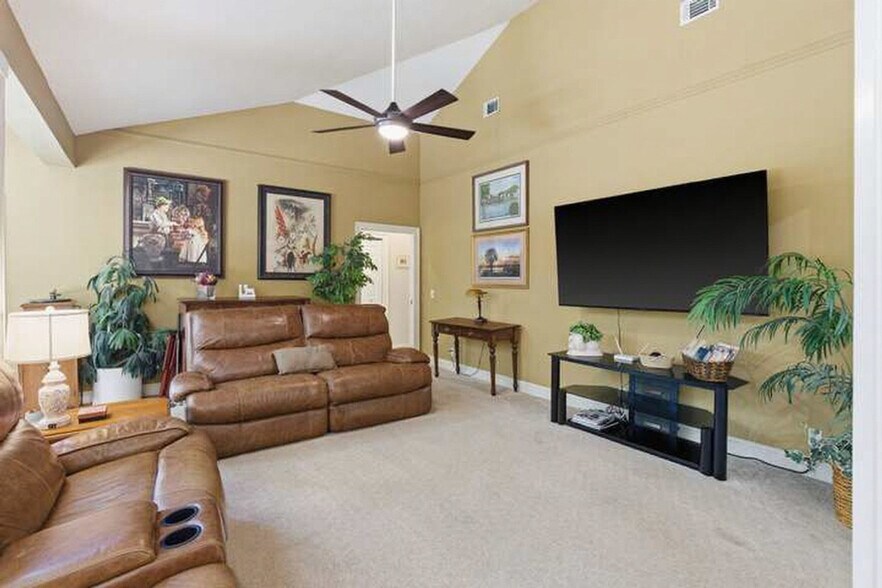 Building Photo - 36 Gloucester Rd