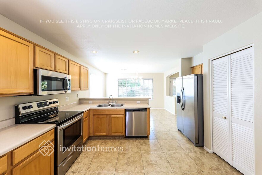Building Photo - 3525 E Linda Ln