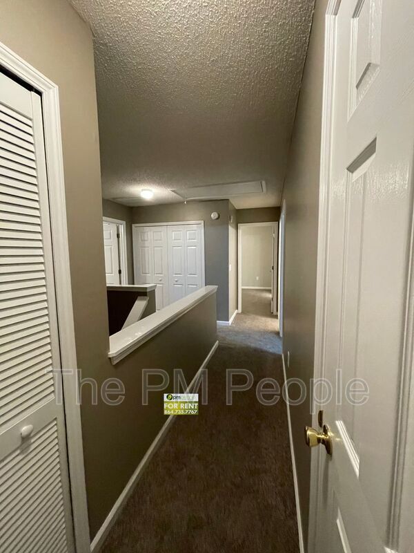 Building Photo - 201 Fairview Lake Way