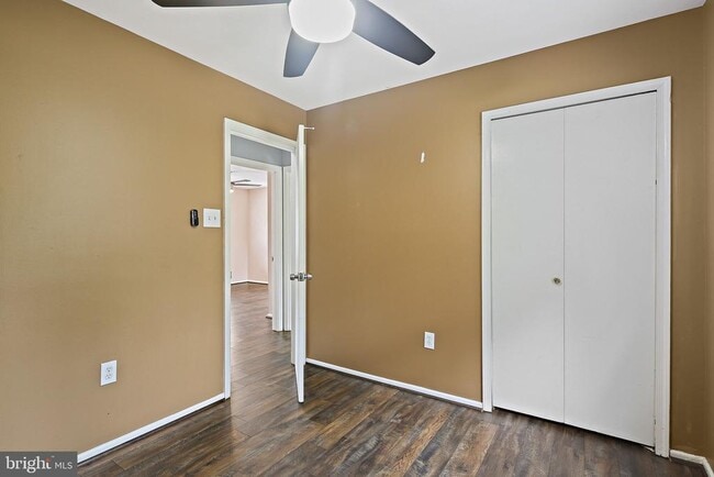 Building Photo - 18 Chantilly Ct