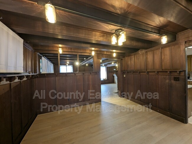 Building Photo - 1529 Josephine St