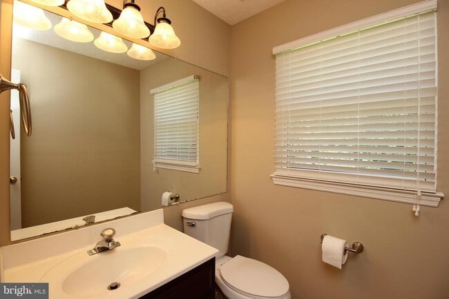 Building Photo - 66 Larkwood Ct