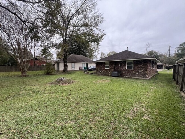 Building Photo - Charming Home in the Highly Desirable Zachary School District!