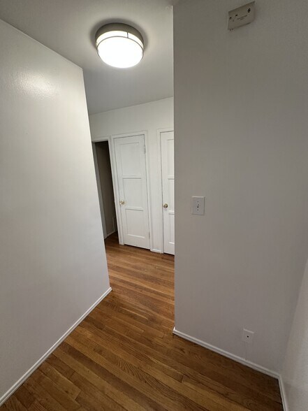 Building Photo - 2441 Silver Lake Blvd