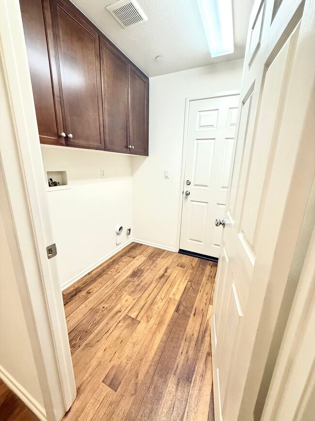 Building Photo - Spacious 3 bedroom Condo  in Portola Sprin...