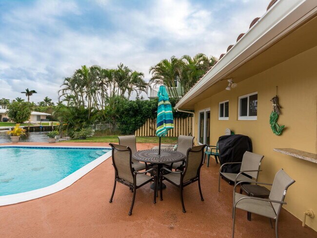 Building Photo - 4930 NE 27th Ave