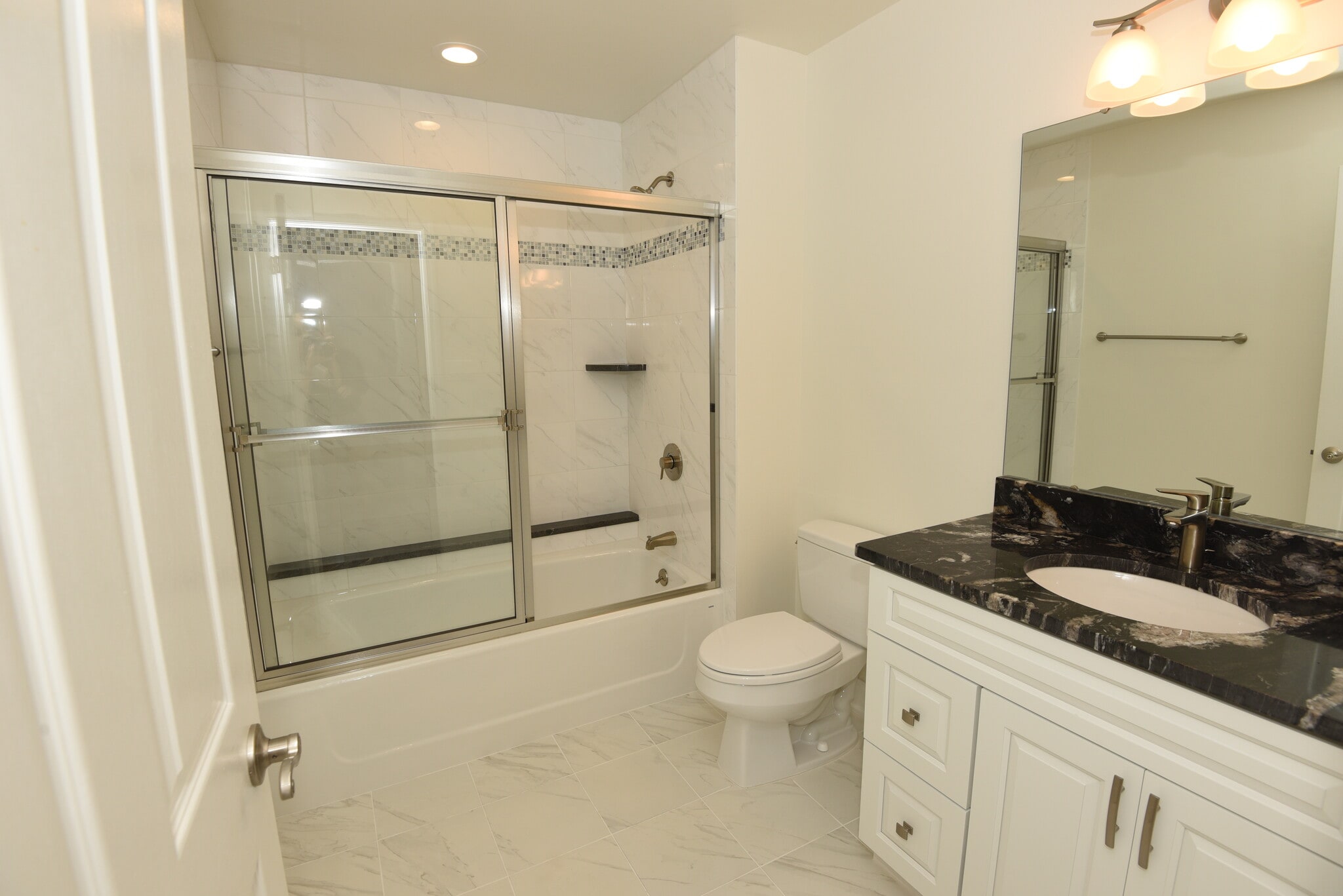 Bath Room - 207 Adams Pointe Blvd