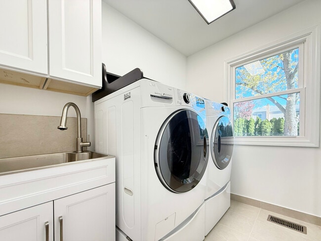 Building Photo - 3103 N Wilshire Ln