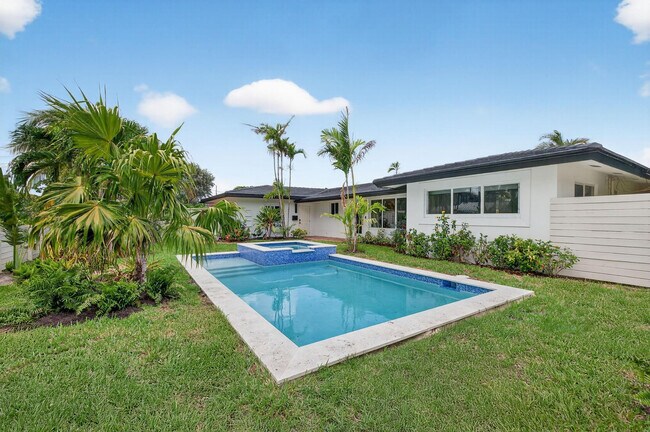 Building Photo - 1981 Coral Gardens Dr