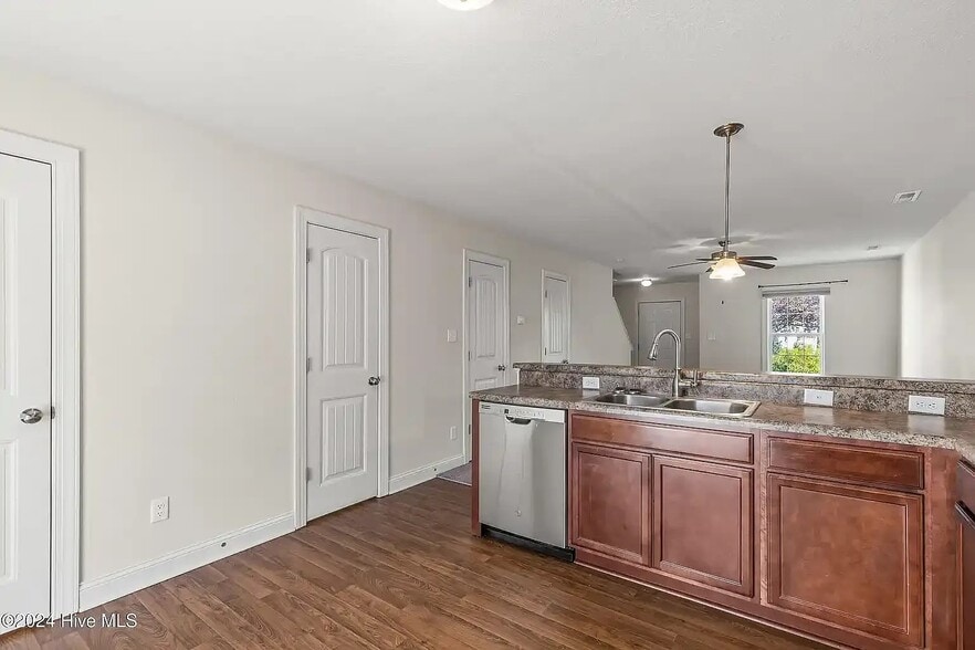 Building Photo - 125 W Murrow Ln