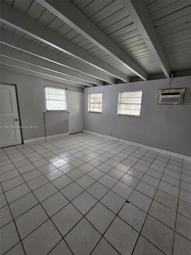 Building Photo - 482 NE 136th St