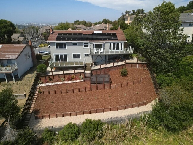 Building Photo - 208 Crestview Dr