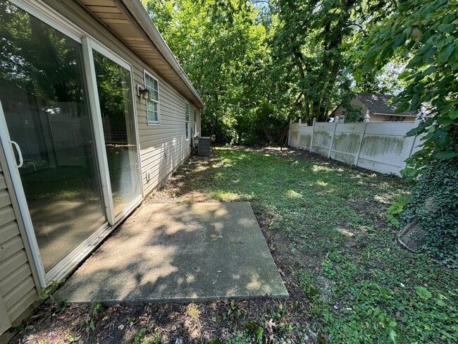 Building Photo - MT HEALTHY - Simple ranch living 3 bed 1 bath