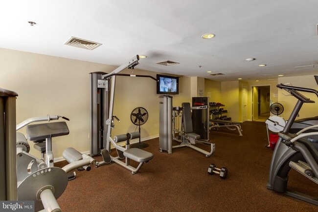 Building Photo - 545 E Braddock Rd