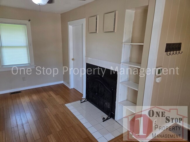 Building Photo - Beautiful 1 Bedroom 1 Bathroom Home in Raytown!